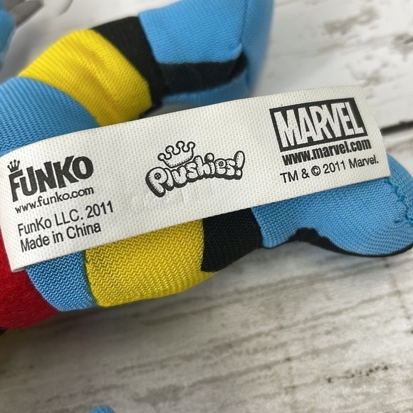 WOLVERINE PLUSH MARVEL UNIVERSE BY FUNKO 8” 2011 - Picture 4 of 4